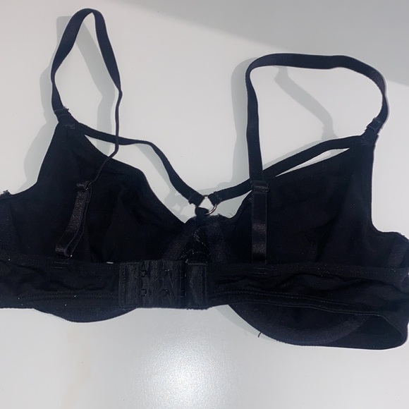 Black bralette with under wire and flattering straps in front - Picture 2 of 2